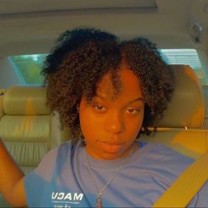 Meet your Posher, Kenyia